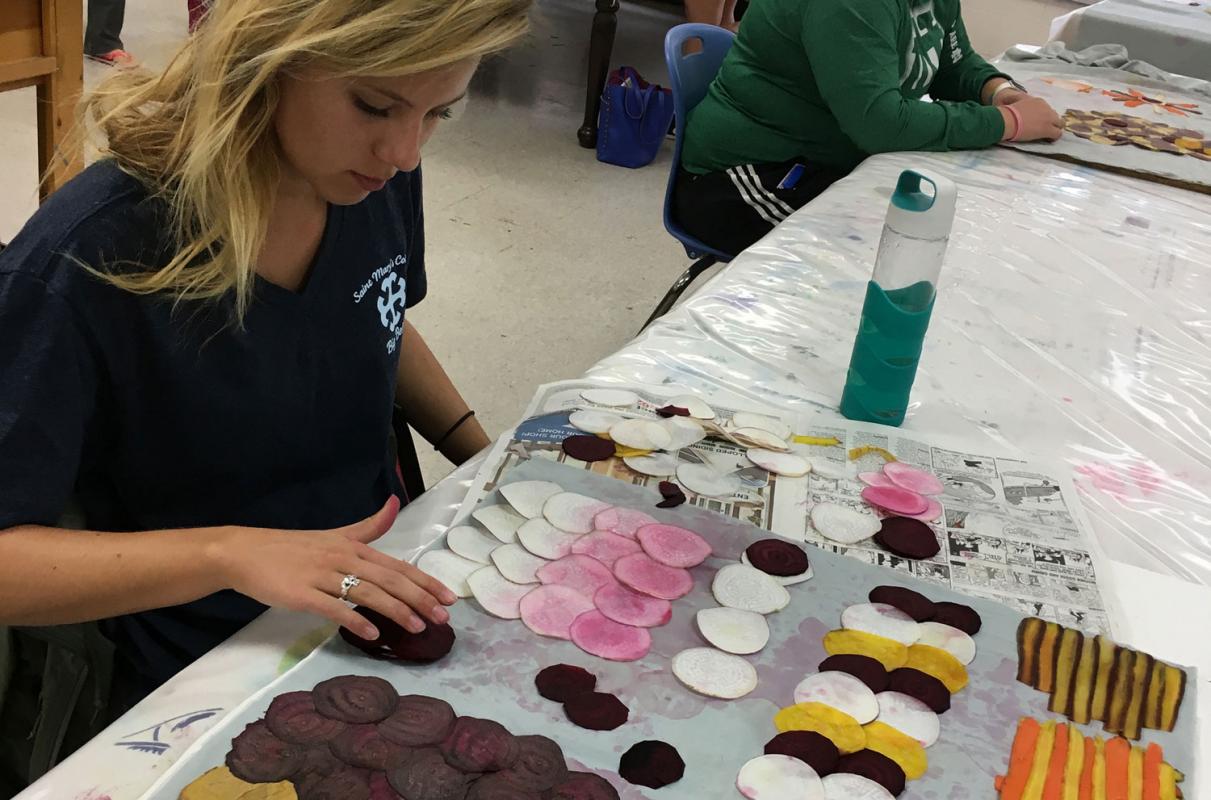 Maura Barry ’18 makes vegetable papyrus in workshop with visiting artist, Julia Goodman