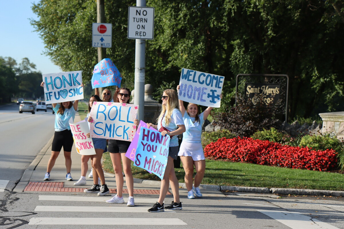students with welcome to SMC signs