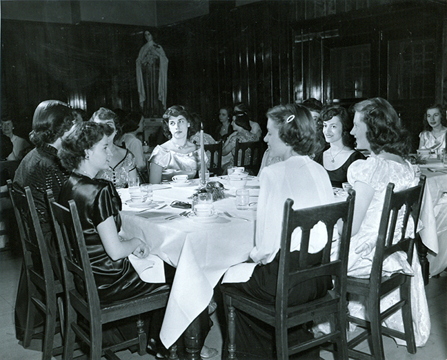 LeMans-Dining-Room-1940s-or-50s.jpg