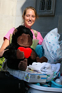 Carmen Brooks '15 and her stuffed gorilla move into Le Mans Hall.