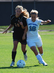 Katelyn Tondo-Steele battles for the ball against Kalamazoo on Saturday.